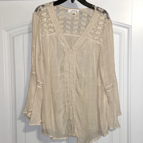 Flowy blouse with adorable design - Picture 1 of 5